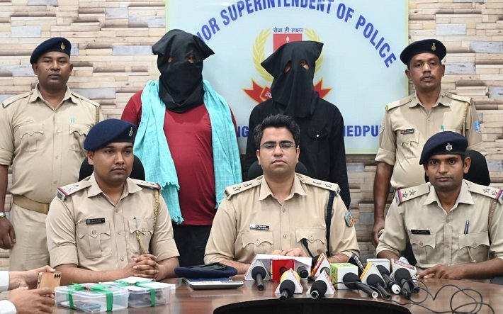  जमशेदपुर : ननकू लाल हत्याकांड का खुलासा, पुराने विवाद में की गई थी हत्या, दो आरोपी गिरफ्तार, हत्या में इस्तेमाल पिस्तौल, जिंदा कारतूस और बाइक बरामद