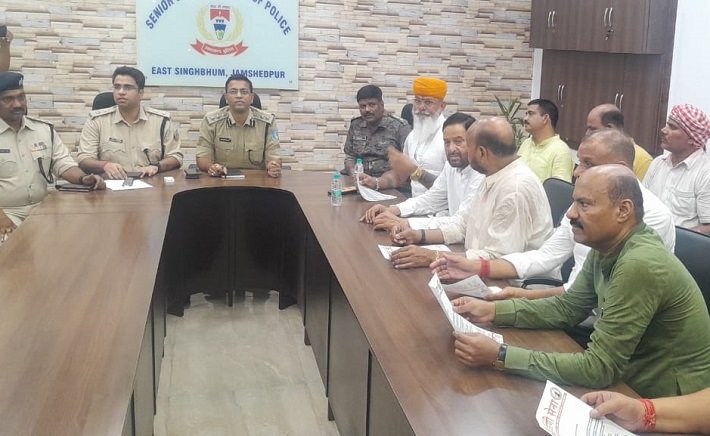 जमशेदपुर : करणी सेना के राष्ट्रीय उपाध्यक्ष विनय सिंह की हत्या पर गरमाया माहौल, पुलिस को एक सप्ताह का अल्टीमेटम, सेना ने रखी सात सूत्री मांगें