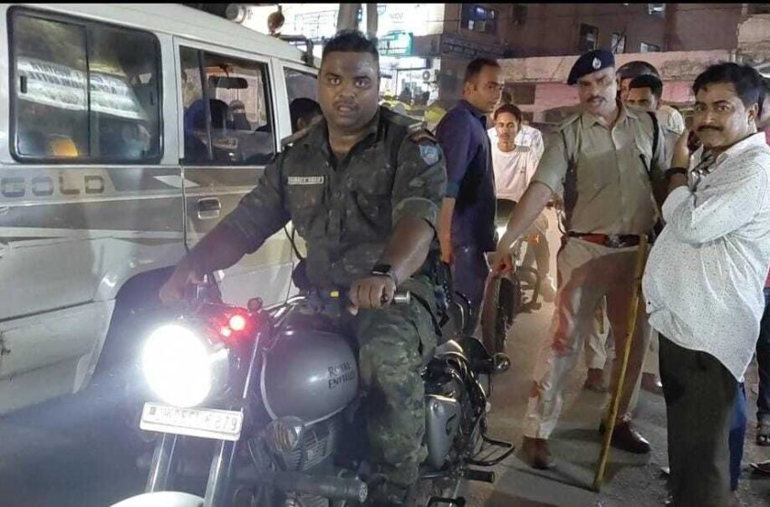  जमशेदपुर : आजादनगर में अड्डेबाजों के खिलाफ पुलिस की बड़ी कार्रवाई, 20 युवक हिरासत में