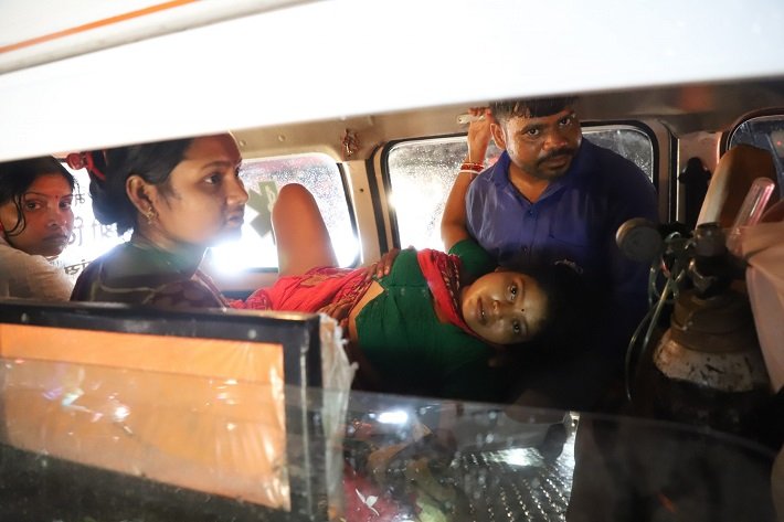  जमशेदपुर : मानगो पुल पर जाम में फंसी एंबुलेंस, रास्ते में महिला ने दिया बच्ची को जन्म, जच्चा-बच्चा सुरक्षित