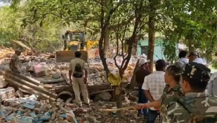  टाटानगर स्टेशन क्षेत्र से अतिक्रमण हटाने की कार्रवाई तेज, रेलवे जीएम के निर्देश पर जून तक खाली होगा पूरा क्षेत्र, पुनर्विकास की तैयारी