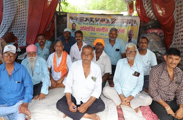  जमशेदपुर : फर्स्ट पार्टी इंश्योरेंस और वेतन भुगतान की मांग पर कन्वाइ चालकों का धरना जारी, हाईकोर्ट जाने की तैयारी