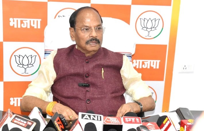  जमशेदपुर : रघुवर दास का आरोप: झारखंड में 700 करोड़ का शराब घोटाला, सीबीआई जांच की मांग