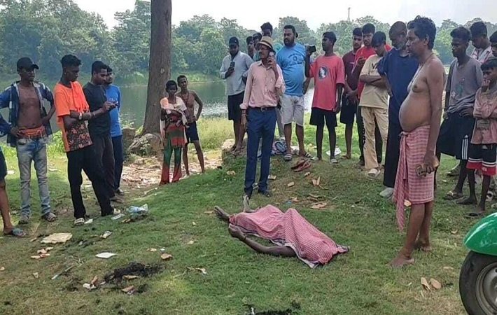  जमशेदपुर : टेल्को में तालाब में डूबने से व्यक्ति की मौत, परिवार संग नहाने पहुंचे सूरज पूर्ति ने पत्नी के कहने पर लगाई थी छलांग